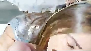 Exibindo a bunda perfeita até levar pênis