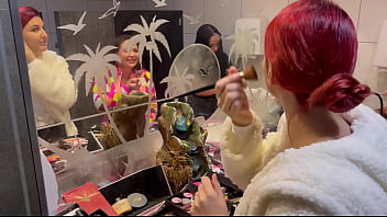 O bar com calcinhas penduradas NO TETO