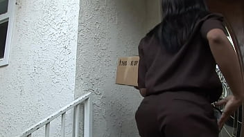 Black slut mom suck a enormous big cock