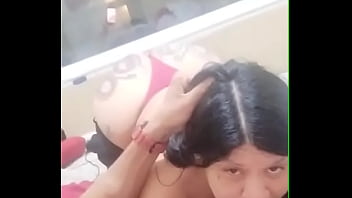 Le chupo la polla a mi hermanastro y me termins en la boca me hace tomar toda la leche