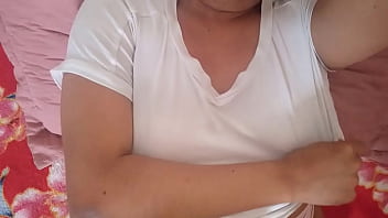 QUE ALGUIEN ME DESBARATE MI COÑO ESTRECHO, mientras tanto me masturbo sólita, REAL CASERO AMATEUR.