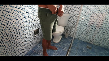 Hétero deixa massagista chupar gostoso