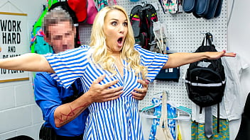 Julia Robbie Wants to Leave the Store without Landing in Big Trouble - Liftermilf